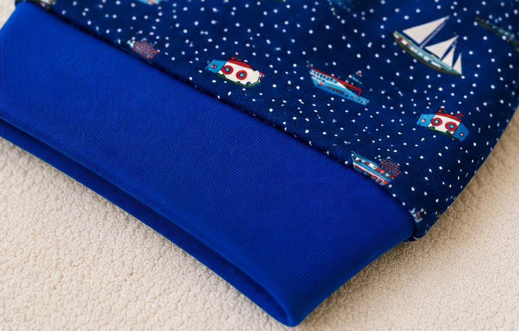 Maritimer Baumwolljersey mit Booten